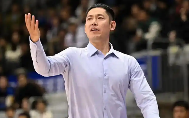 直播-再次被锤爆！一数据CBA倒数第3！张庆鹏应启用失意神刀？